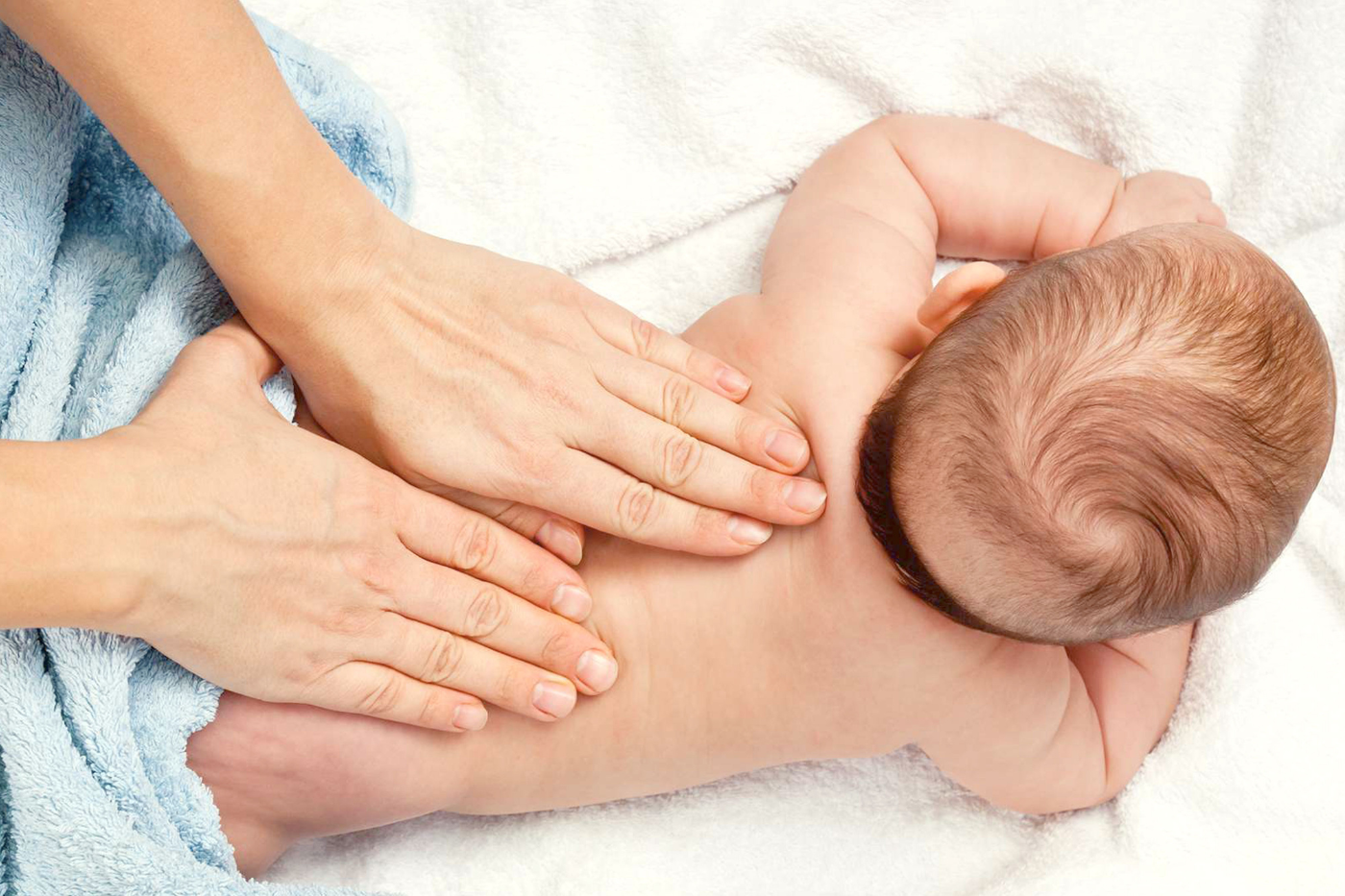 Al momento stai visualizzando Il massaggio infantile: <br> in estate l’occasione perfetta per praticarlo