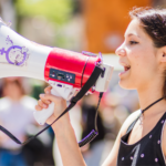 Femminismo intersezionale in psicoterapia: come riconoscere le determinanti sociali